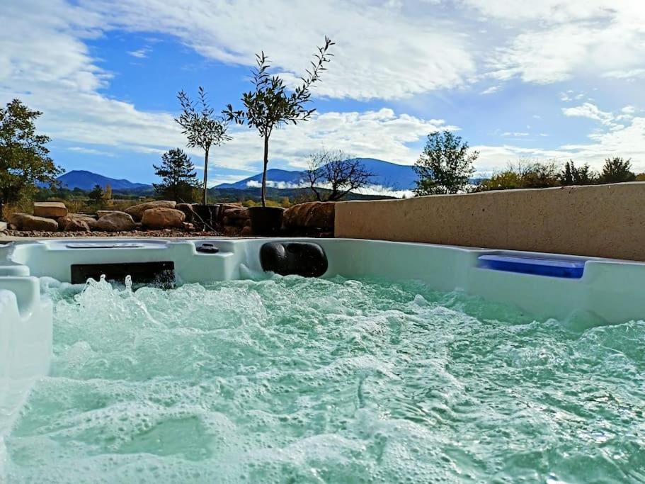 Crestet Apartment | Gîte de charme avec jacuzzi face au Mont Ventoux