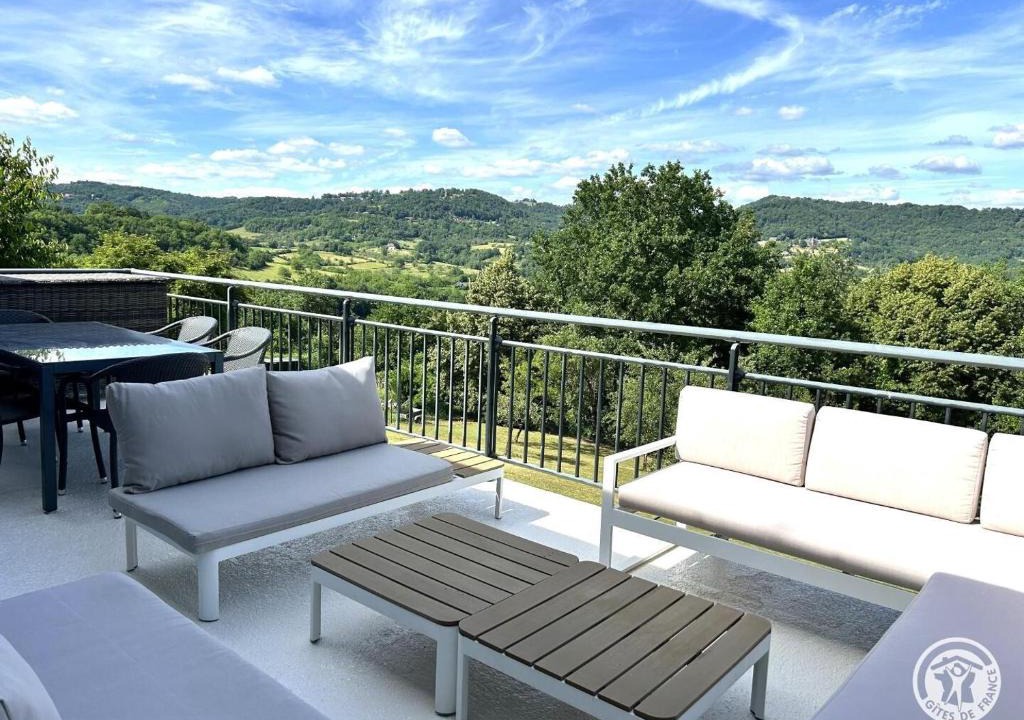 Meyssac Apartment | Gîte de France Gîte du puy de mery 3 épis - Gîte de France 6 personnes MAE-2103