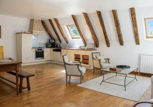 Labastide-Murat Villa | Gîte de La Devèze - salle de cinéma privée - accueil chevaux