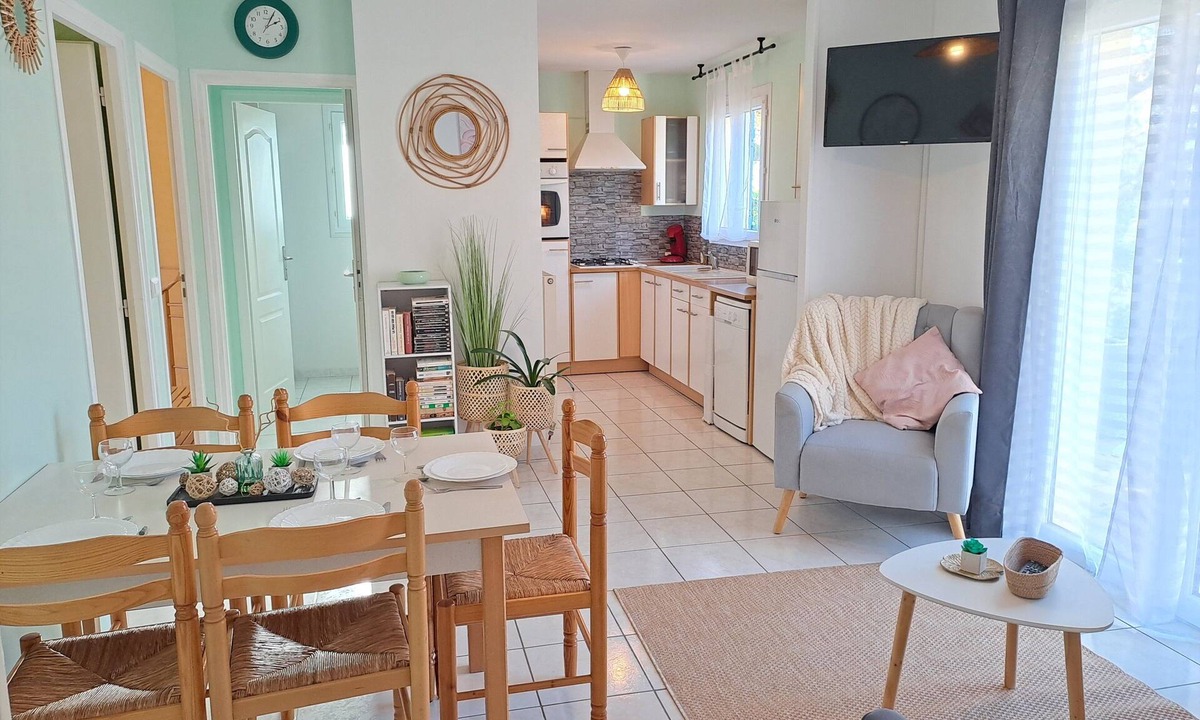 Limogne-en-Quercy House | Gîte de Lescurou Emeraude Cottage 4 Guests–Pool, Garden & Peaceful Family Escape