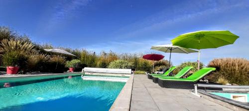 Bourran House | Gîte Mara des Bois - 3 chambres - jardin clos - piscine chauffée- terrasse - climatisation - parking