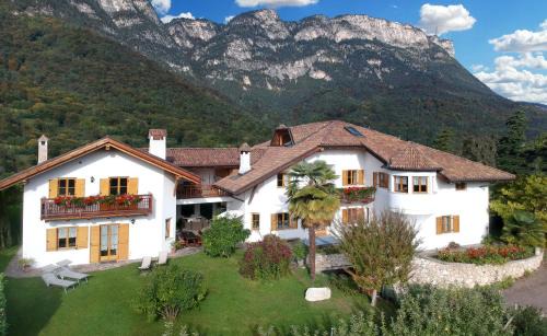 Caldaro Sulla Strada del Vino Apartment | Göllerhof