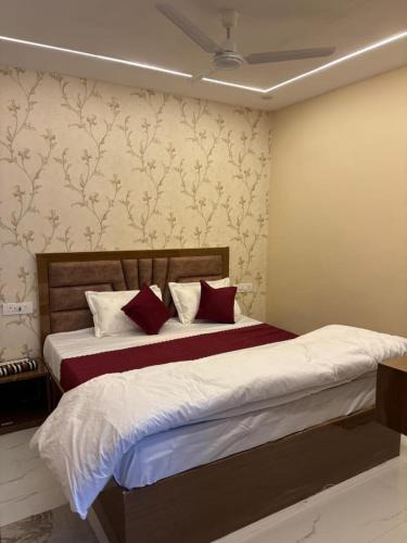 Vrindavan Hotel | G S Palace