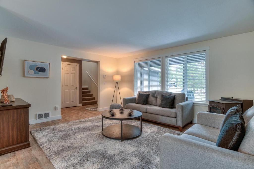 Oregon Water Wonderland House | Gadwall 1