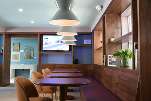 University Heights Hotel | Gainesville Lodge