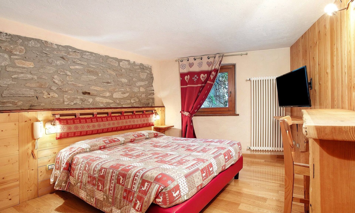 Pre-Saint-Didier Apartment | 'Gallo' Room with Shared Terrace and Wi-Fi