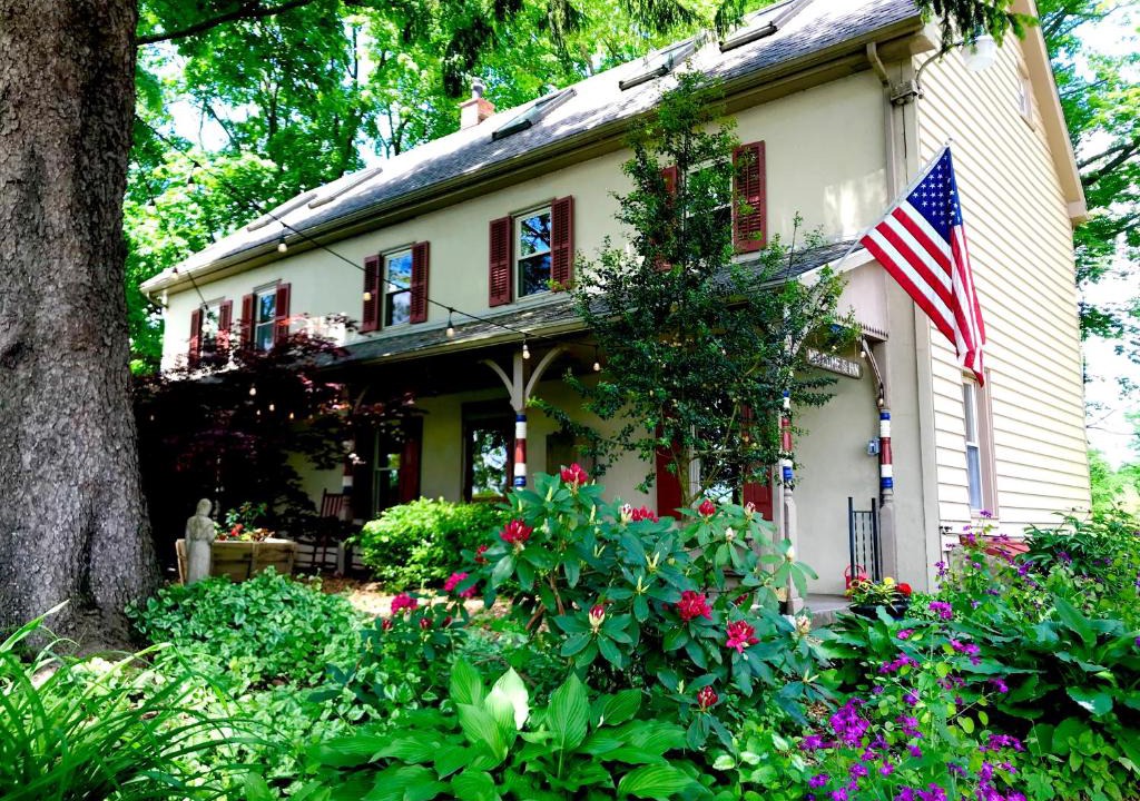 Pipersville Bed & Breakfast | Galvanized America Inn & Art Gallery