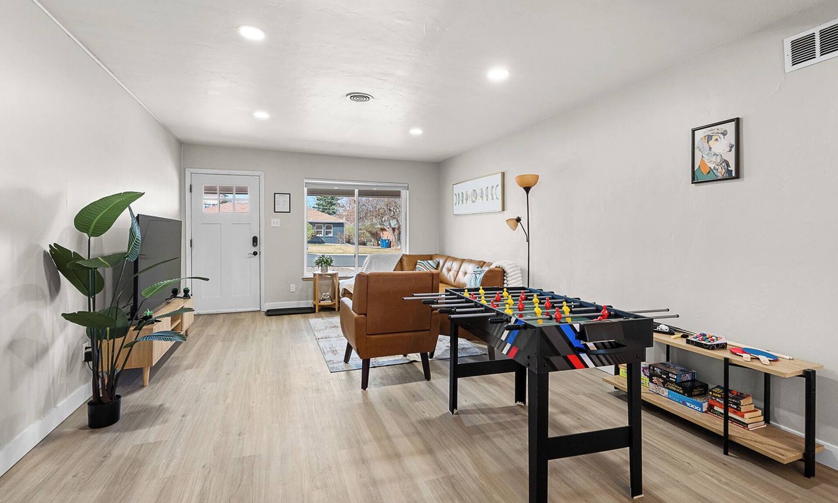 Jewell Heights - Hoffman Heights House | Game house for groups Yard BBQ Near Denver