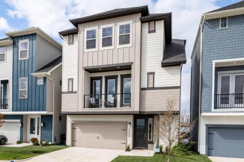 Rowlett House | Game On! Lakefront Getaway for World Cup Fans