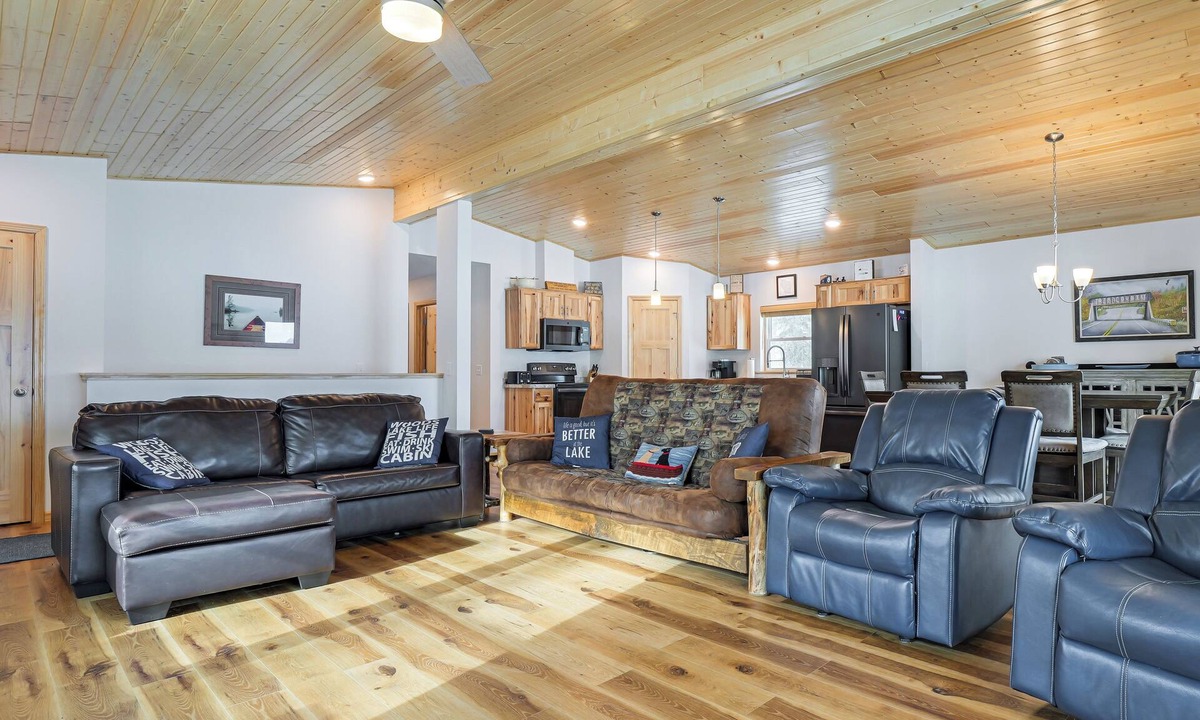 Park Falls Cabin | Game Room & Dock: Lakefront Park Falls Getaway