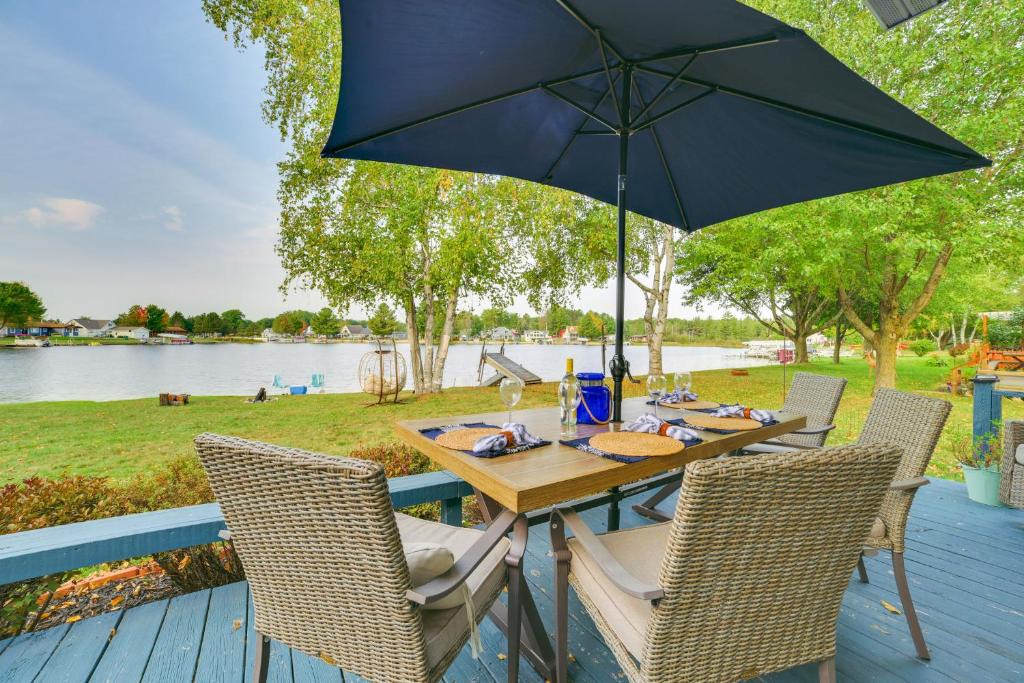 Lake City House | Game Room & Hot Tub! Waterfront Lake City Getaway