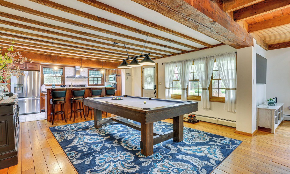 Greentown House | Game Room & Yard: Greentown Home Near State Park