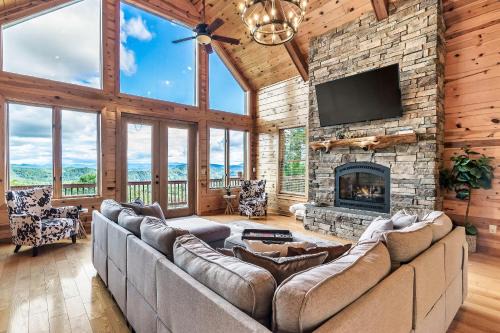 Murphy House | Game Rooms + Views: Spacious Mtn Cabin in Murphy!