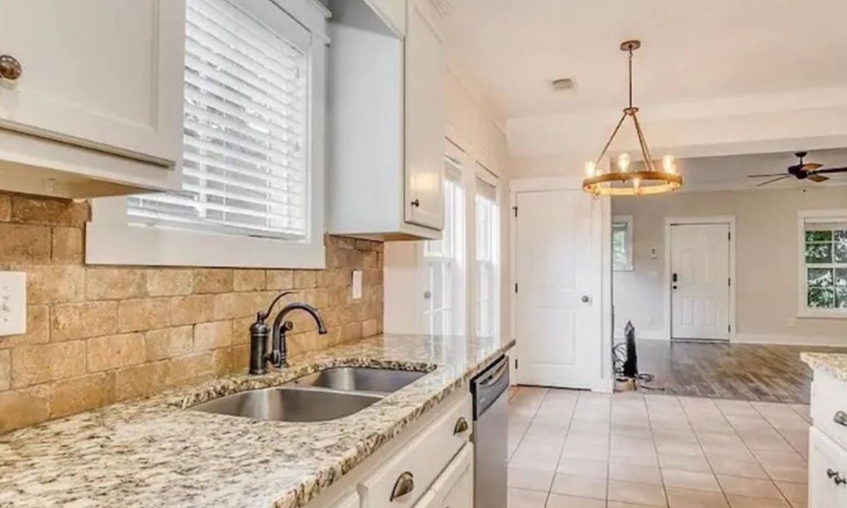 Forest Lake House | Gameday Paradise- 3 bdr townhouse walking distance