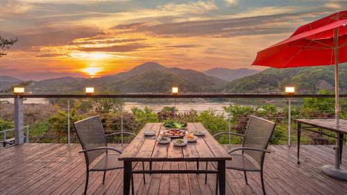 Oeseo House | Gapyeong Rowa River view Pension