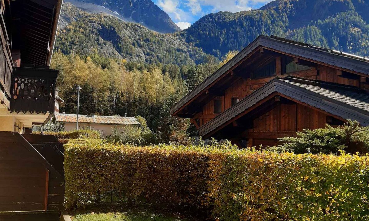 Les Tines Apartment | Garden Apartment Chamonix with parking and Mont Blanc view