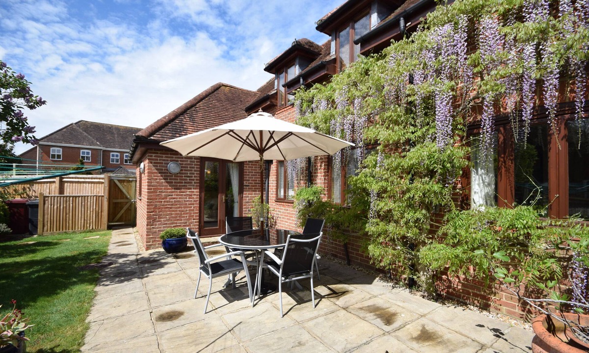 Boxgrove Apartment | Garden Flat - comfortable cottage for two close to Chichester and Goodwood