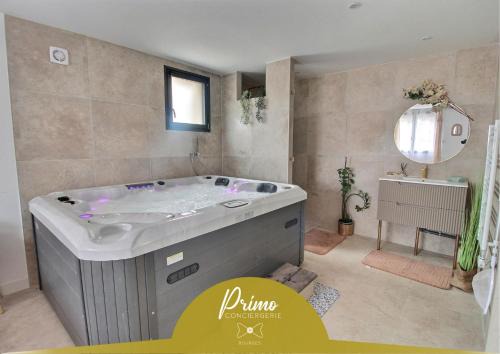 Bourges Apartment | Garden & Spa Camélia jacuzzi
