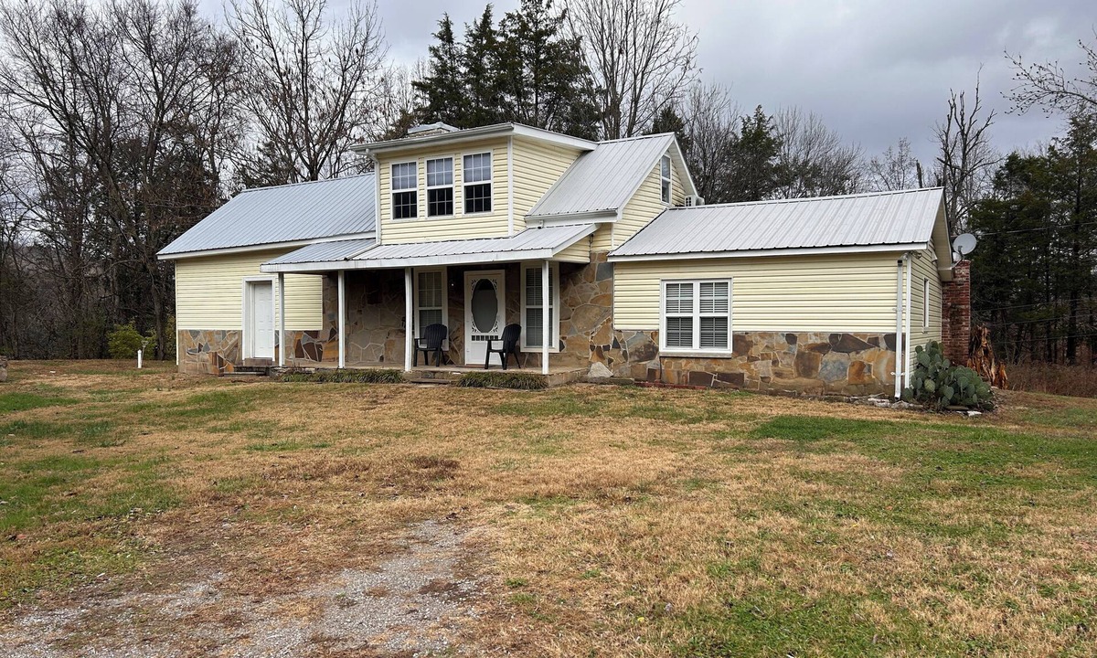 Byrdstown Cabin | Garfield Place.A welcoming 3-bedroom cabin with AC in charming Alpine