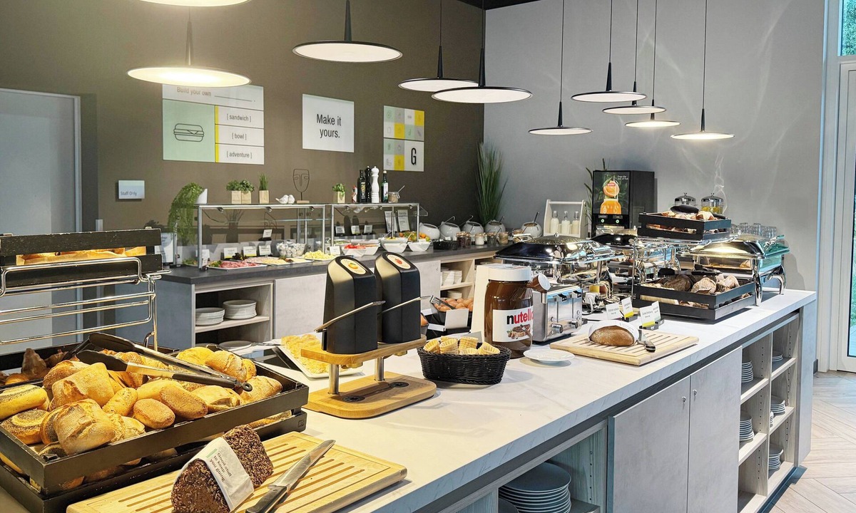 Neusaess Hotel | Garner Hotel Augsburg Nord by IHG