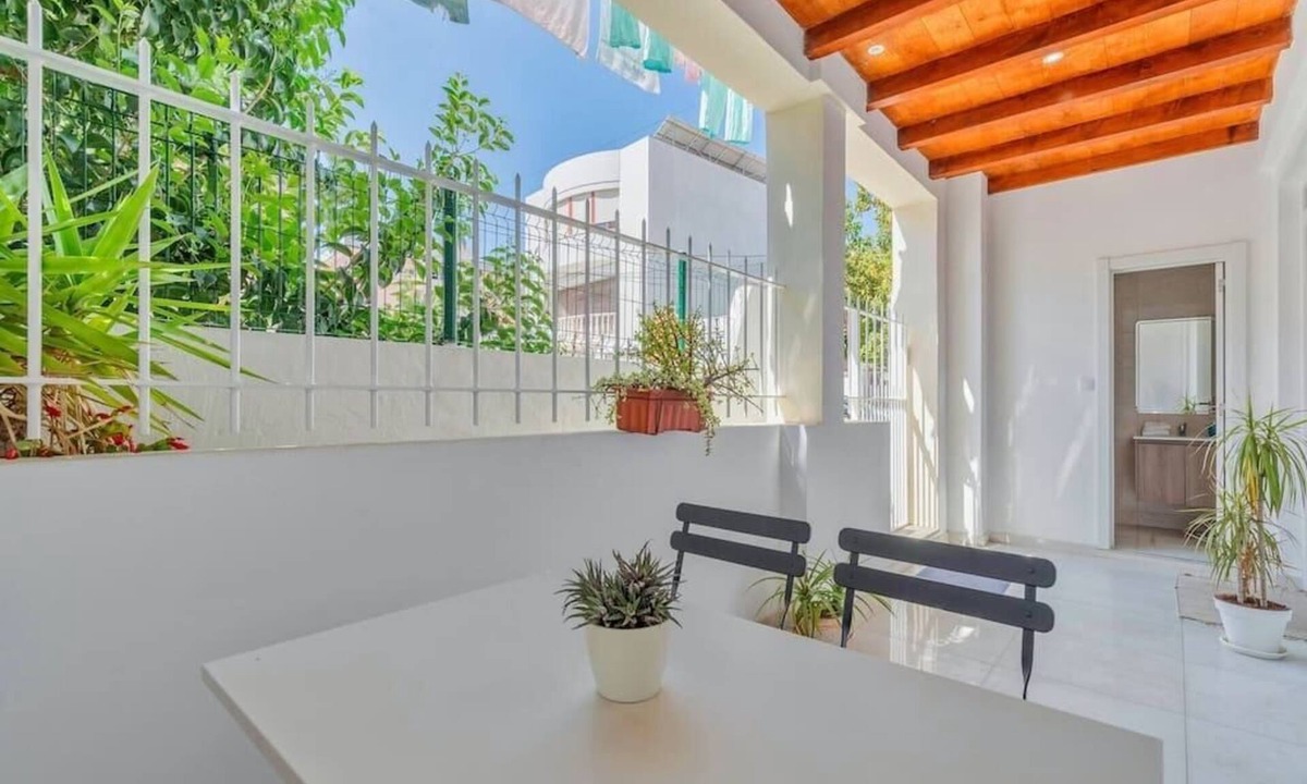 Setubal Apartment | Garrett Terrace
