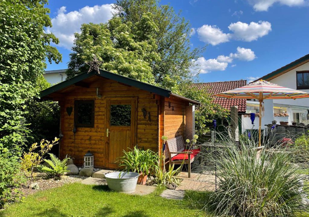 Bad Aibling House | Gartenhäuschen im Grünen