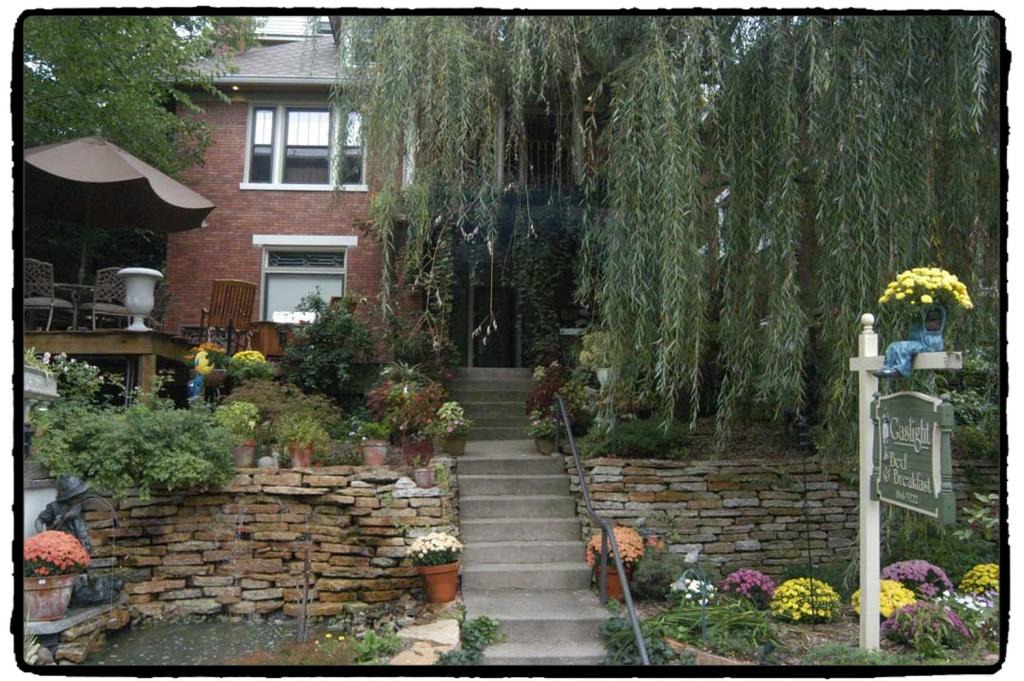Clifton Bed & Breakfast | Gaslight Bed & Breakfast