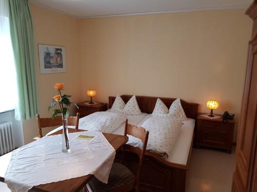 Mittenaar House | Gasthaus Decker