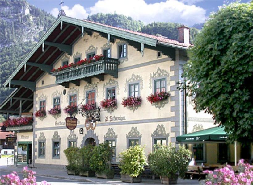 Flintsbach A. Inn Apartment | Gasthof Falkenstein - Metzgerei Schwaiger -