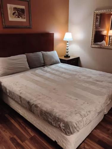 Baton Rouge Apartment | Gated 1 King Apt with Full Kitchen 139