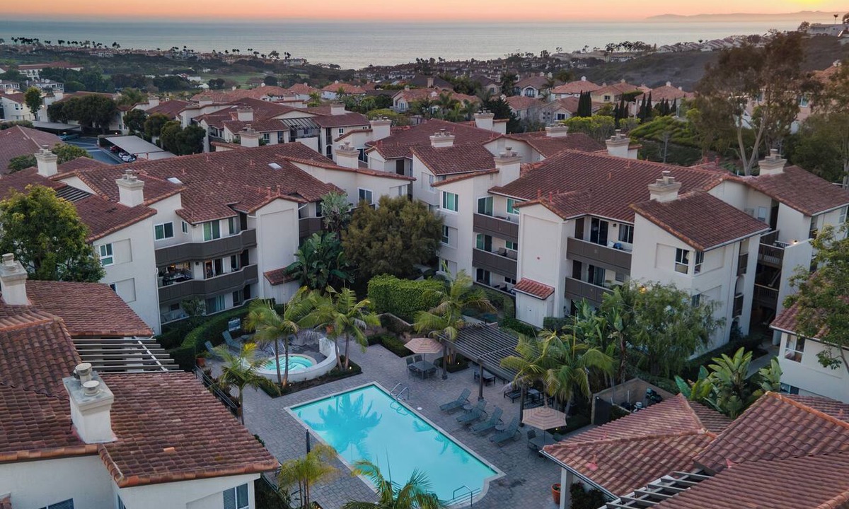 Monarch Beach Condo | Gated Coastal Condo Pool + Hot Tubs Access Walk to Beach | Seabreeze Retreat