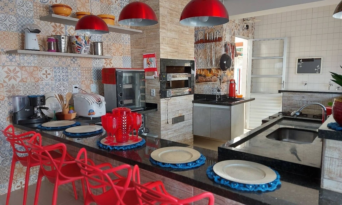 Cuiaba House | Gated community space, complete security, ideal for families.