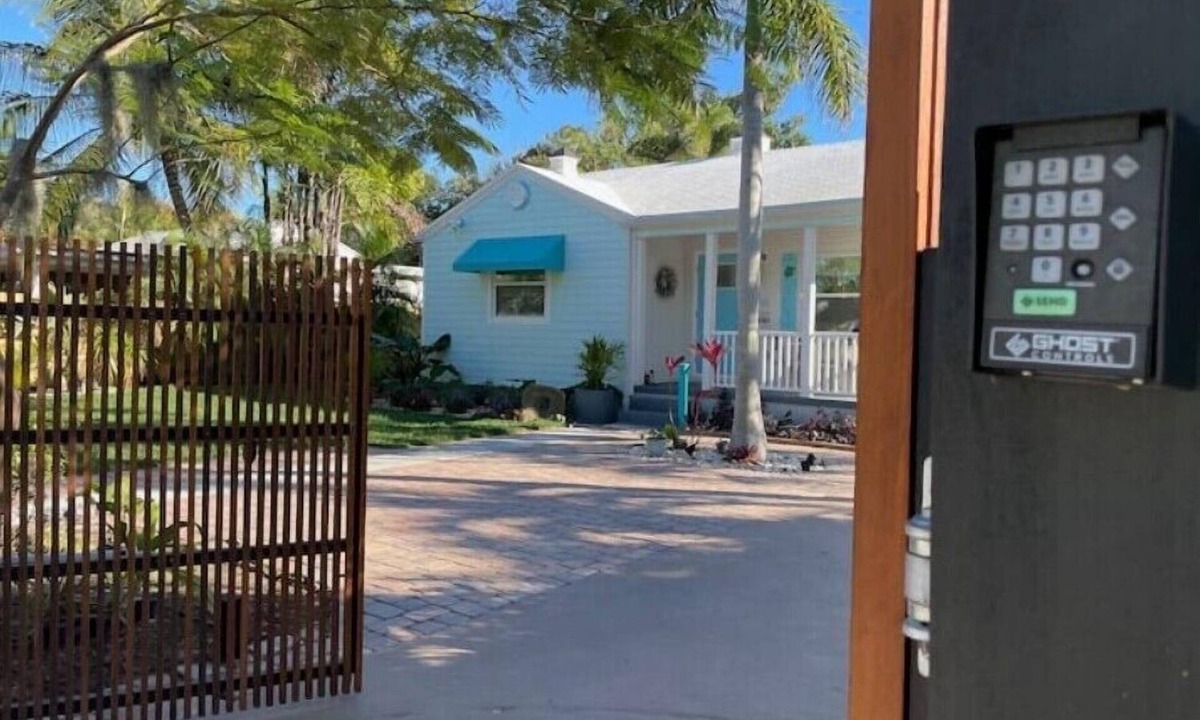 Delray Beach Cottage | Gated Delray Beach cottage, dog friendly, 0,8 walk to downtown 1.8 to beach
