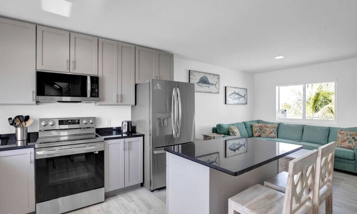 Marathon Apartment | Gated Oceanfront Heated Pool