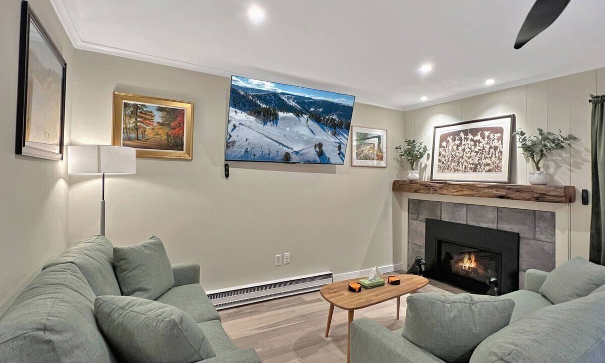 Mendon Condo | Gateway Condominiums A10, a spacious 2-bedroom retreat in Mendon, Vermont, for up to 6 guests.