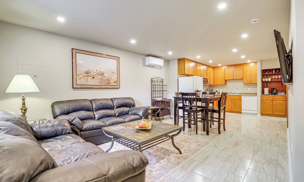 Martha Lake Apartment | Gateway to Seattle Area! Apt Great for Commuters