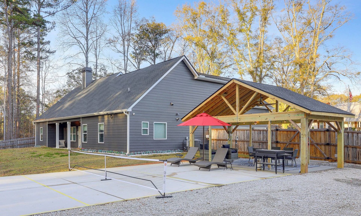 Locust Grove House | Gather, Play & Unwind! Modern Locust Grove Home