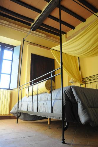 Migliano Apartment | Gattamelata, Historic Flat with Modern Comforts