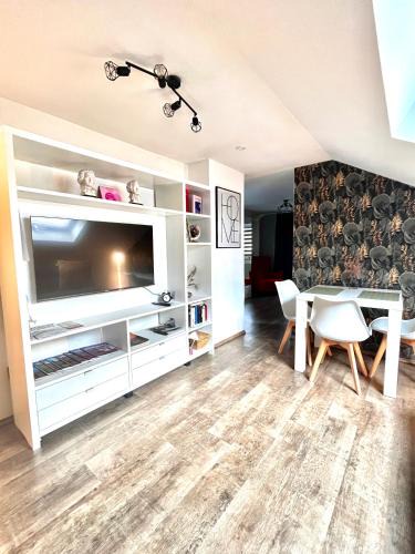 Bayreuth House | Gemütliche Dachgeschosswohnung zur Alleinnutzung mit kl Küche & Bad