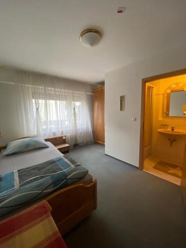 Kelkheim Apartment | Gemütliche Monteurswohnung in Kelkheim für 4 bis 9 Personen