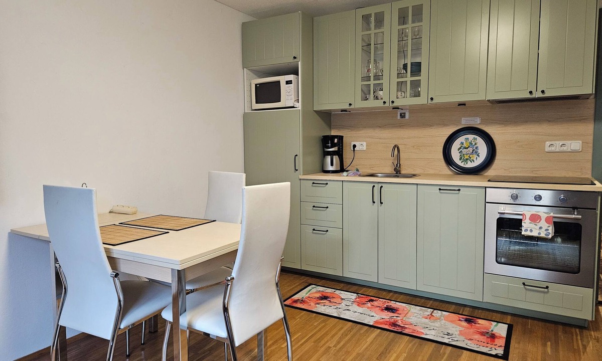 Hochzoll-Sud House | Gemütliche Wohnung mit Einem Großen Garten Direkt am Kuhsee, Augsburg