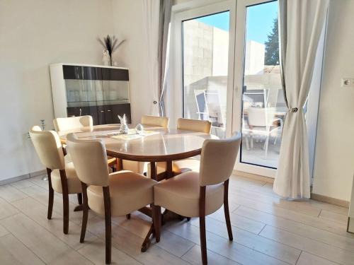 Gaisbach Apartment | Gemütliche Wohnung mit Terrasse nahe Würth