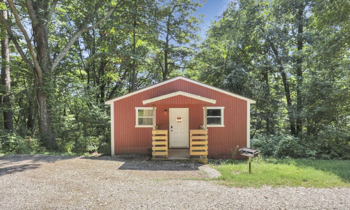 Lancaster Cabin | Gentle Breeze: The Maple: Romantic Secluded Getaway