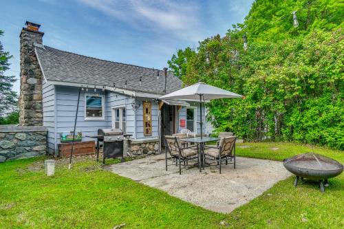 Lupton House | George Lake Escape! Charming 1950s Cabin