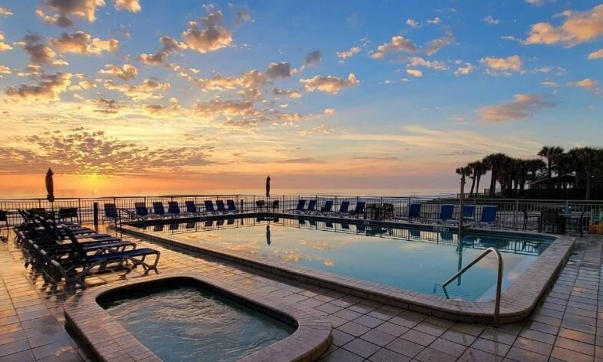 Georgian Inn Hotel | Georgian Inn Beach Club