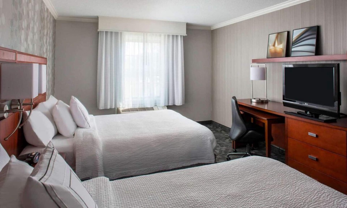 South Lowell Hotel | Get Ready for a Blissful Getaway! 3 Comfortable Units, Near Micozzi Beach