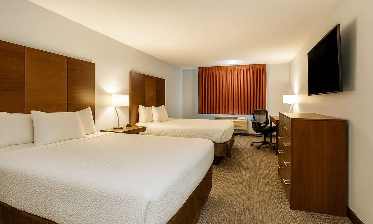 Grants Pass Hotel | Get Ready for Adventure! Minutes Away from Rogue River and Hellgate Canyon!