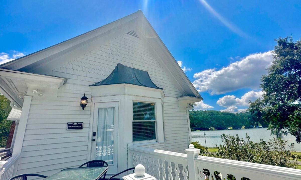 Cedar Bluff Apartment | Getaway at "The Magnolia Suite" Pool, Hot tub, fire pit, kayaks, & lake access!