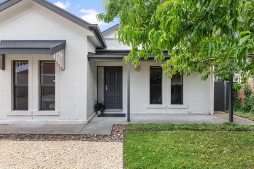Mount Gambier House | Getaway on Wallace - Fantastic central location