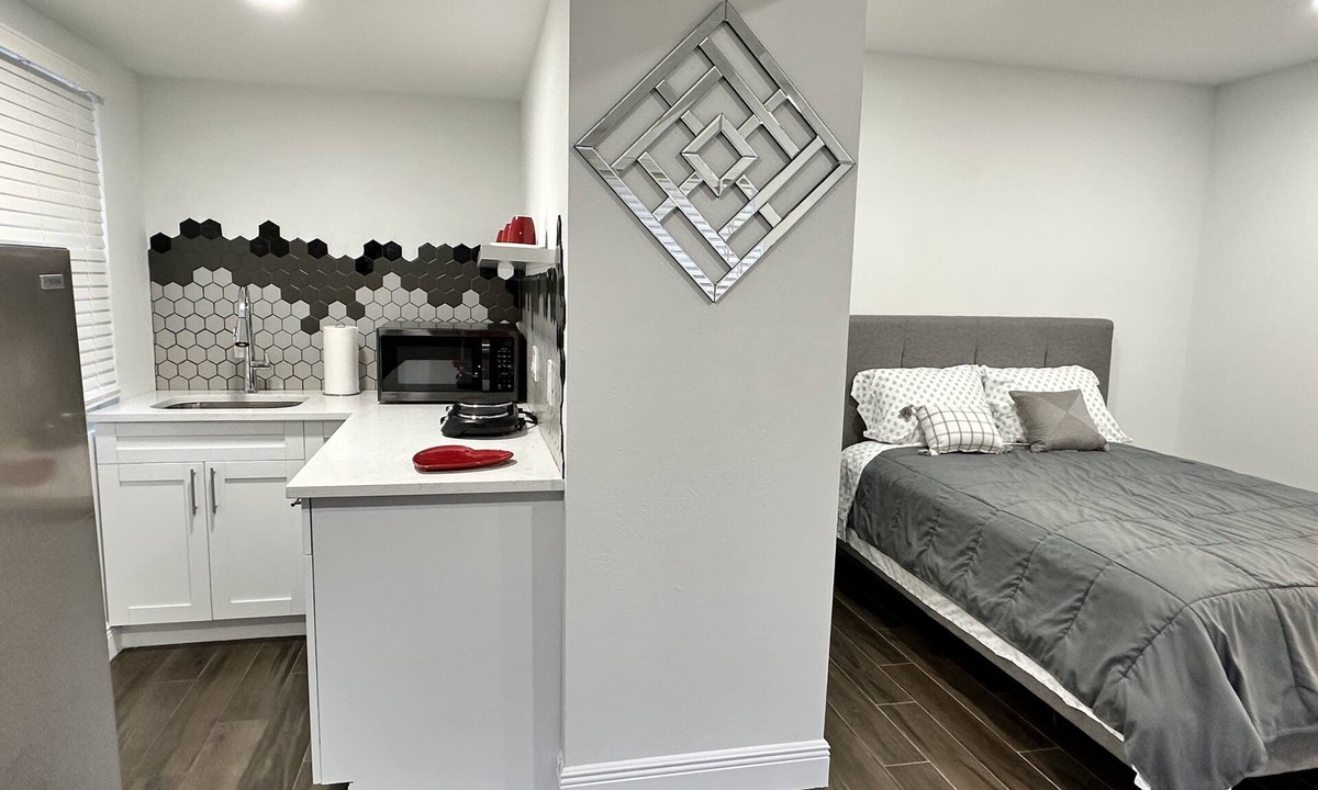 Lutz Apartment | Getaway/Private Suite A, Tranquility 🏡 close to ✈️ beach, mall, park, zoo
